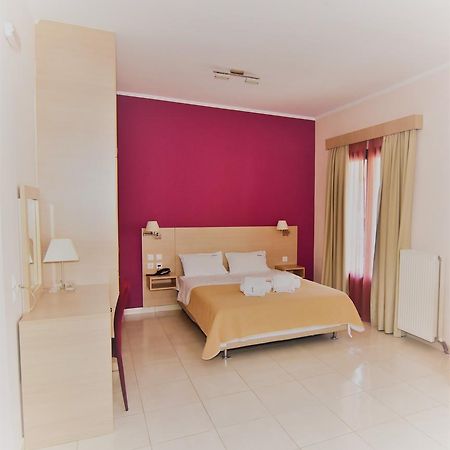 Iridanos Hotel Antikyra Bagian luar foto