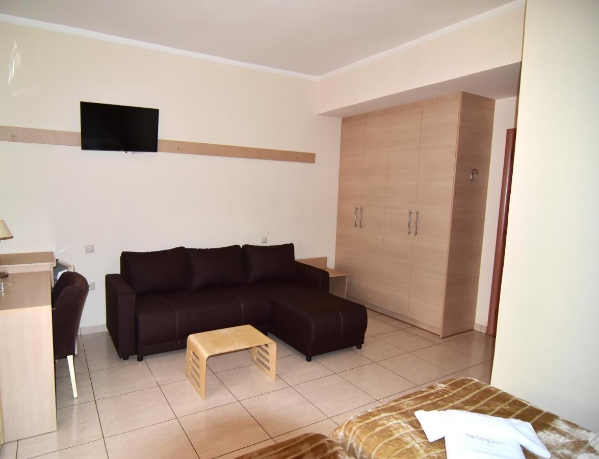 Iridanos Hotel Antikyra Bagian luar foto