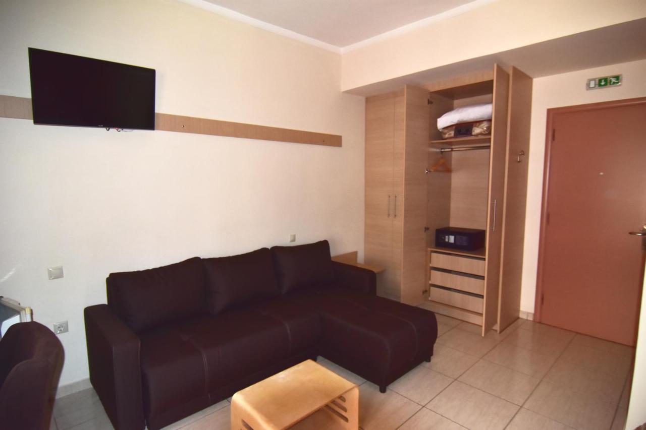 Iridanos Hotel Antikyra Bagian luar foto