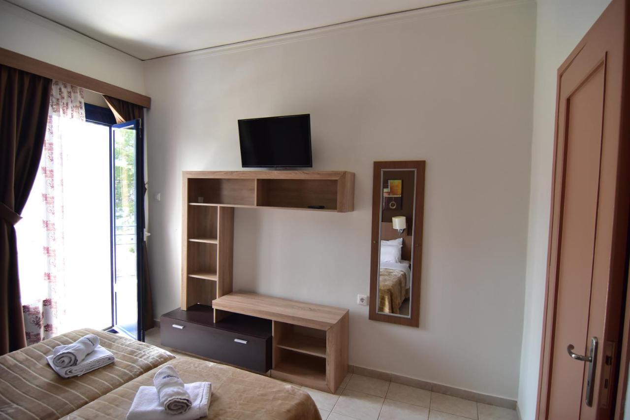 Iridanos Hotel Antikyra Bagian luar foto