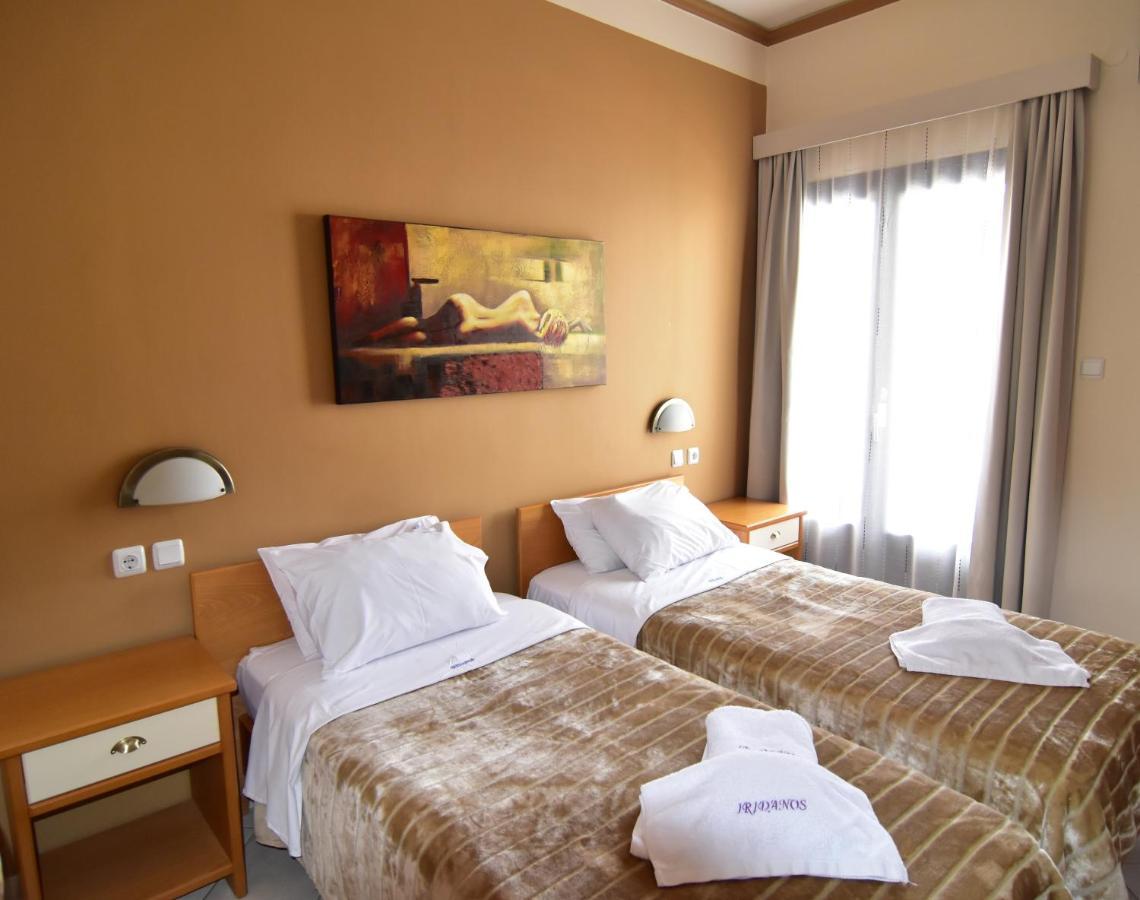 Iridanos Hotel Antikyra Bagian luar foto