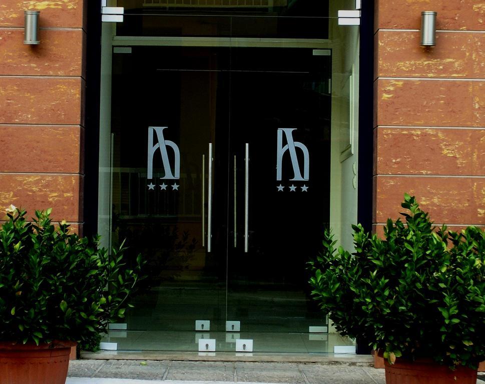 Iridanos Hotel Antikyra Bagian luar foto