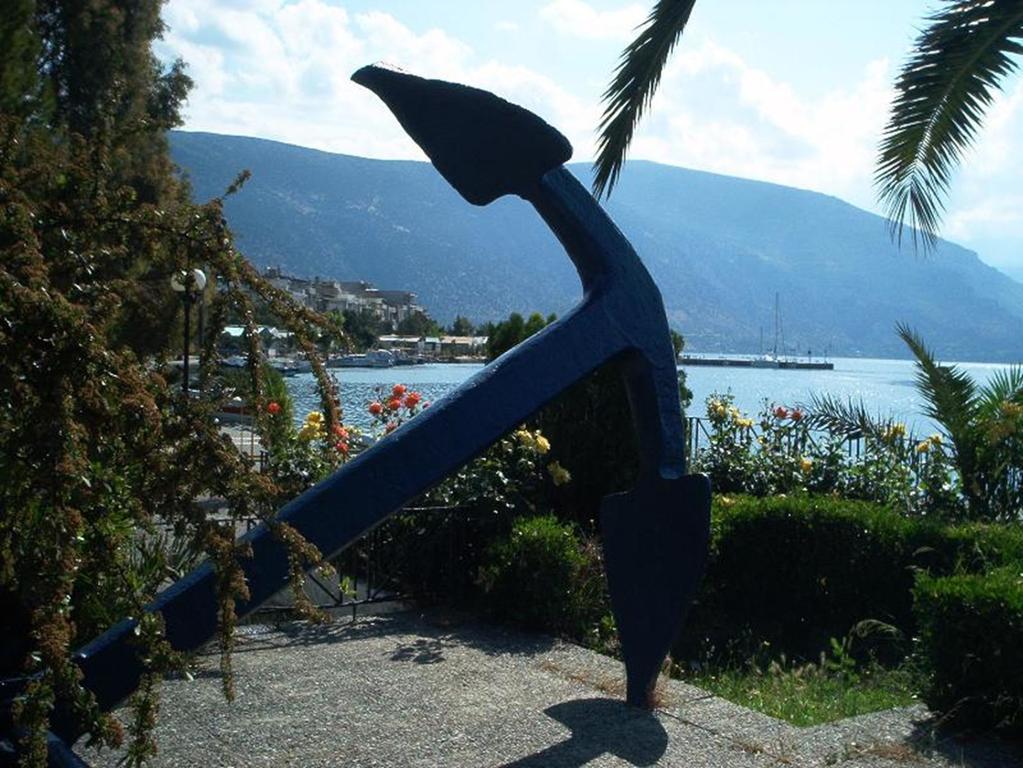 Iridanos Hotel Antikyra Bagian luar foto