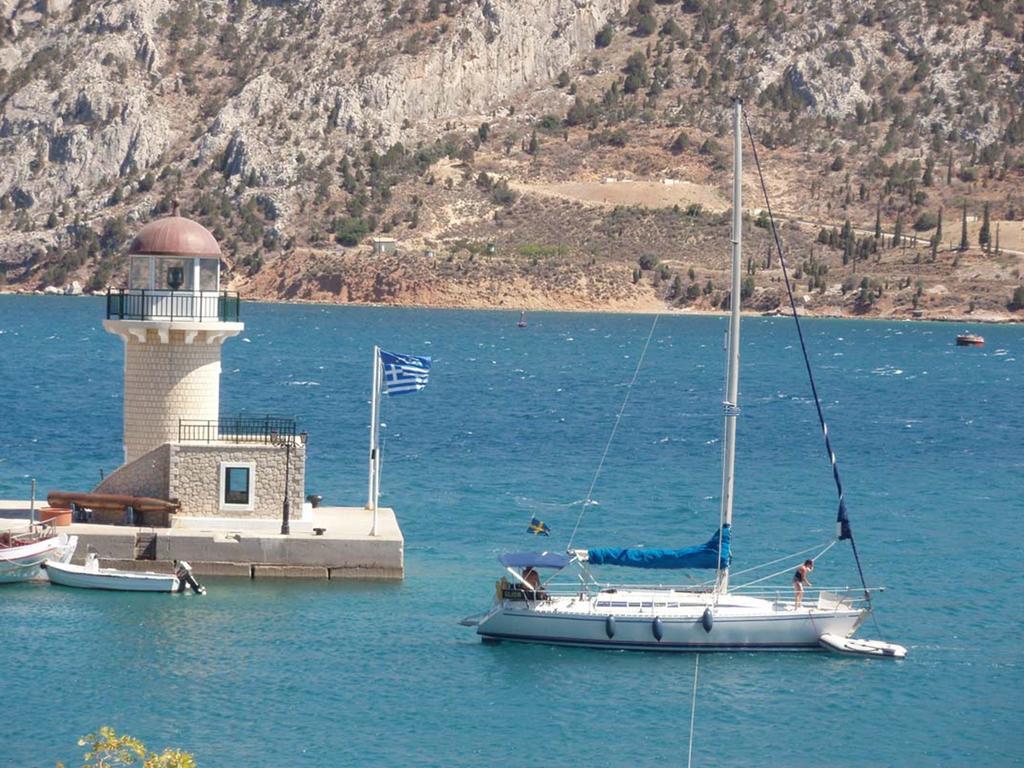 Iridanos Hotel Antikyra Bagian luar foto