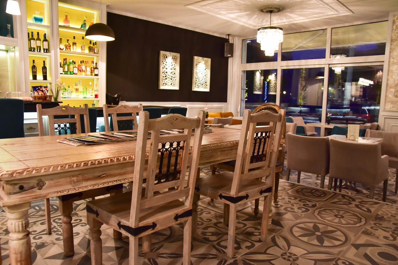 Iridanos Hotel Antikyra Bagian luar foto