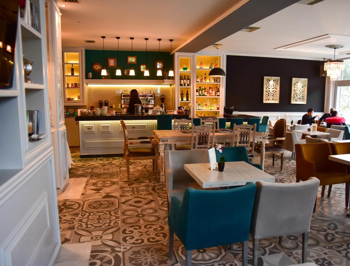 Iridanos Hotel Antikyra Bagian luar foto