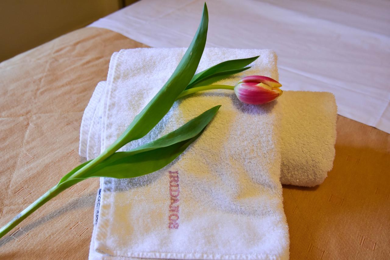 Iridanos Hotel Antikyra Bagian luar foto