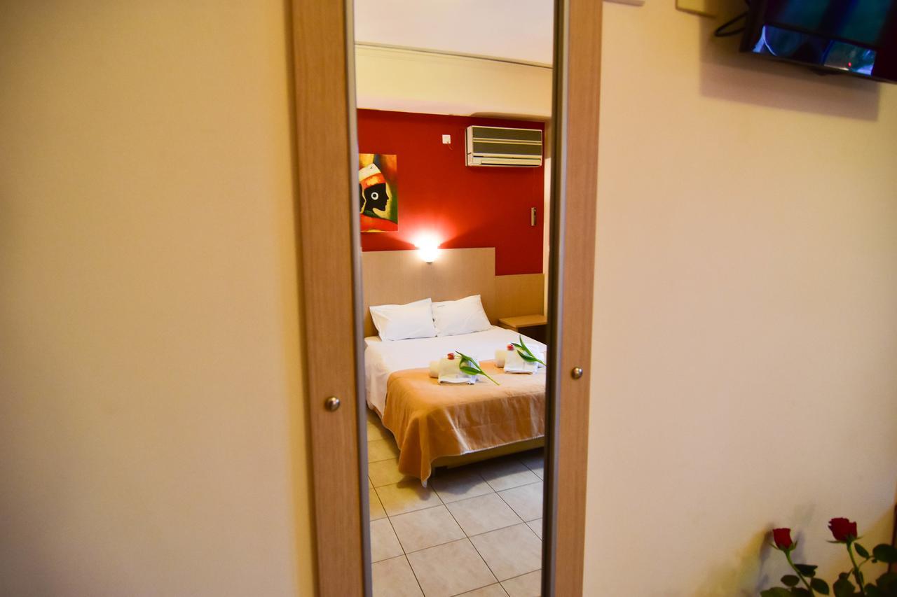 Iridanos Hotel Antikyra Bagian luar foto