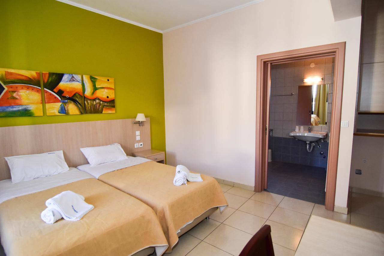 Iridanos Hotel Antikyra Bagian luar foto