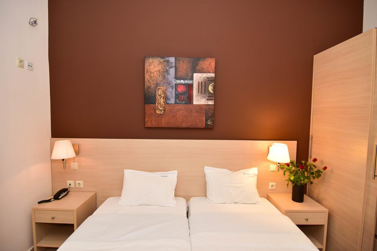 Iridanos Hotel Antikyra Bagian luar foto